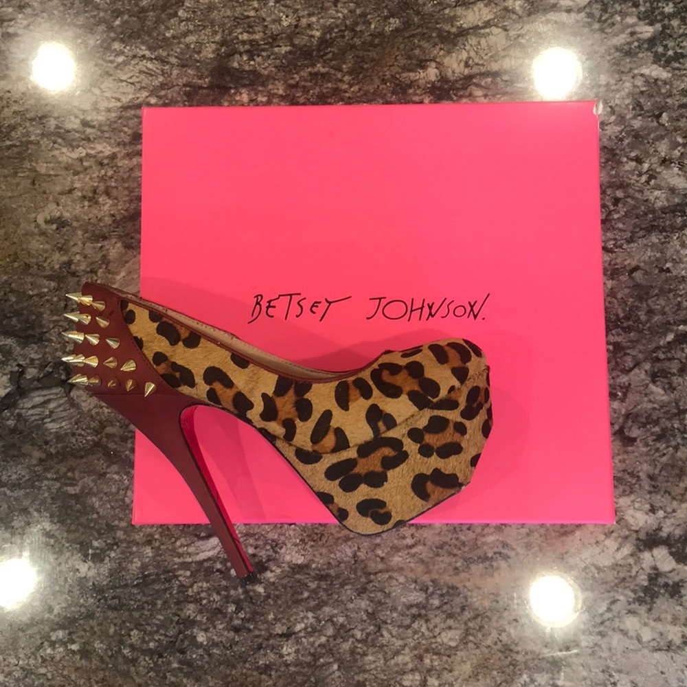 Betsey Johnson Grrace Spiked Pump